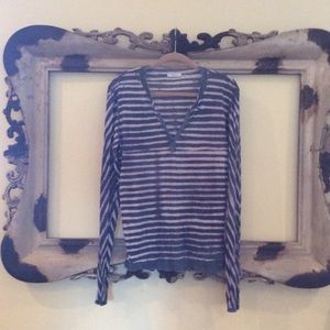 Long sleeved cotton top