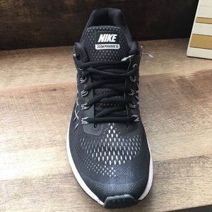 Nike Shoes - Nike Zoom Pegasus 32 right shoe only Amputee Nike Shoes - Nike Zoom Pegasus 32 right shoe only Amputee