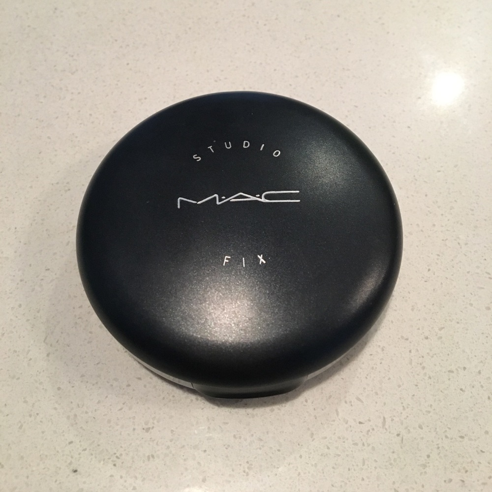 MAC Studio Fix Foundation in NC20