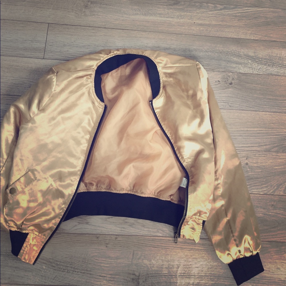 Gold bomber jacket💕