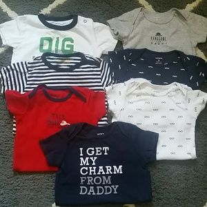 ●NEW ●Bundle of onesie's 9months