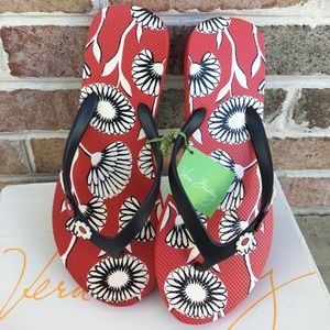 Vera Bradley Deco daisy red Flip Flops Size Large