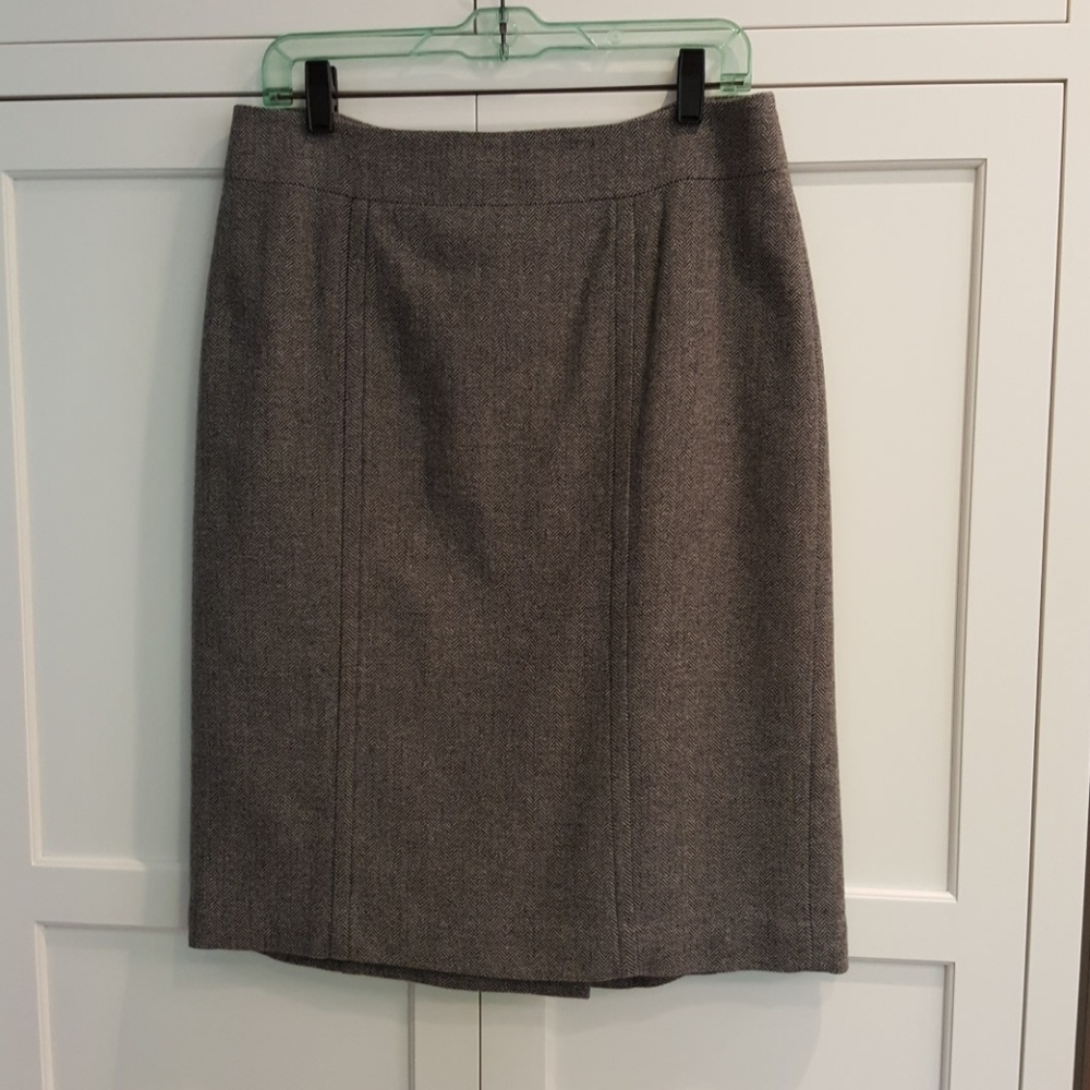 Banana Republic mid-length wool skirt 10