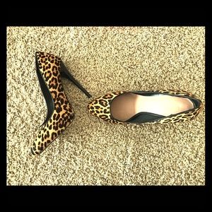 Leopard print calf hair pumps