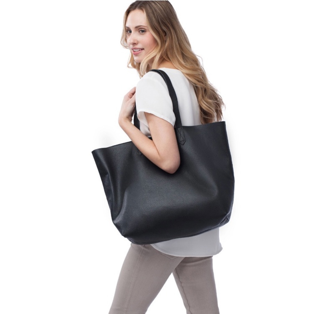 Cuyana Classic Leather Tote