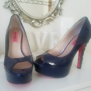 Peep toe corset heels