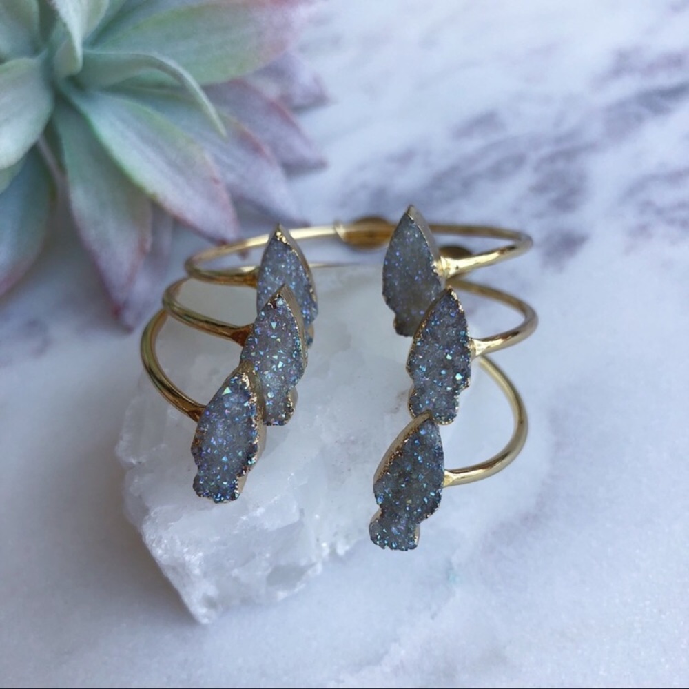 ❗️LAST ONE❗️🆑🎉HOST PICK🎉 Druzy Arrowhead Bangle - Picture 2 of 8