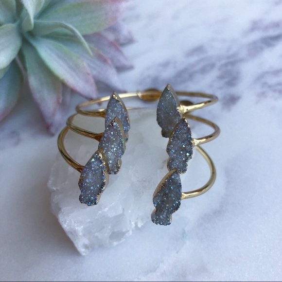 ❗️LAST ONE❗️🆑🎉HOST PICK🎉 Druzy Arrowhead Bangle - Picture 2 of 8