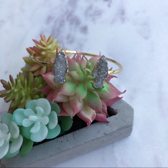 ❗️LAST ONE❗️🆑🎉HOST PICK🎉 Druzy Arrowhead Bangle - Picture 4 of 8