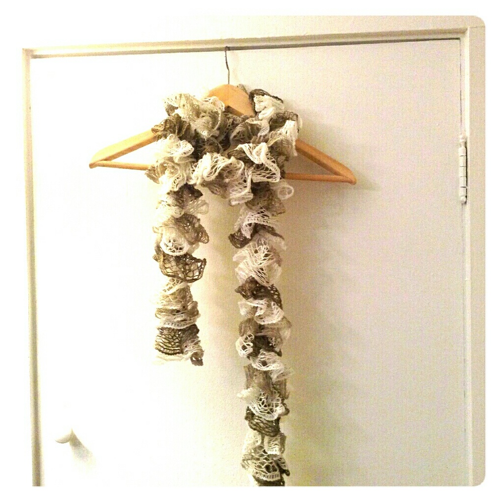 👋 Closing today!!Scarf