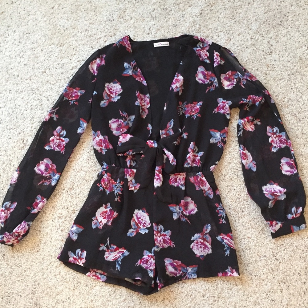 Front tie floral romper (never worn)