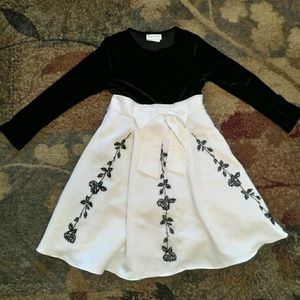 Rare too!  Girls holiday flower girl dress sz  6