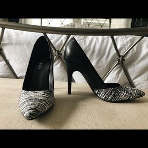 Guess pumps