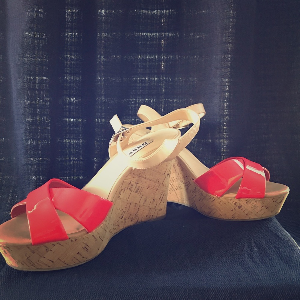Gorgeous Red/tan Wedges