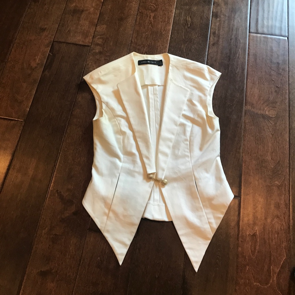 Beautiful white vest with fantastic detail!