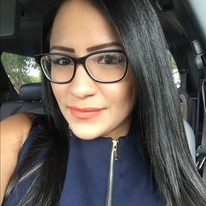 Meet your Posher, Priscila