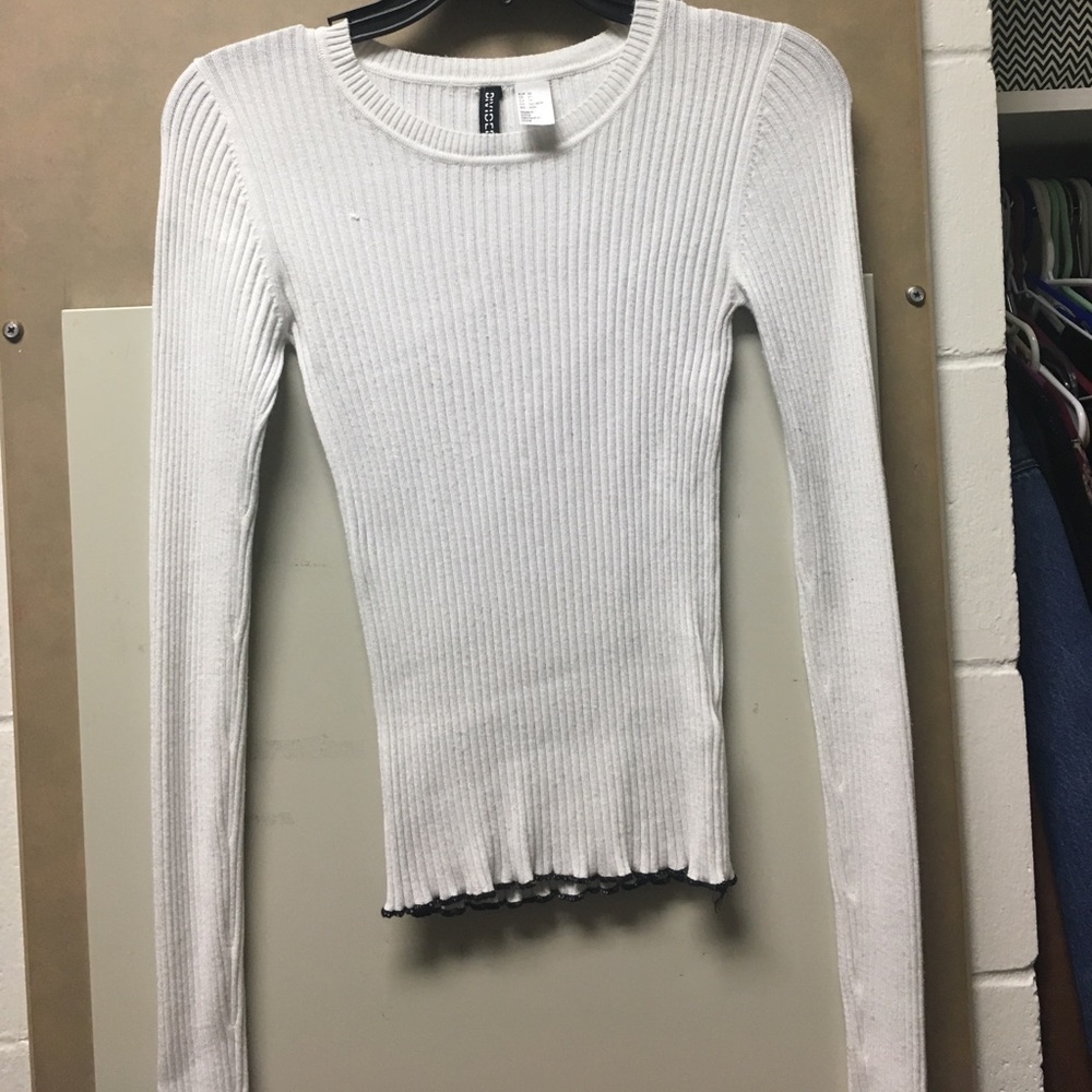 H&M white long sleeve with black trim