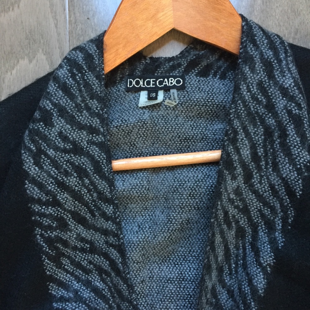 ✨Never Worn✨ Zebra Print Fringe Shawl - Picture 3 of 5