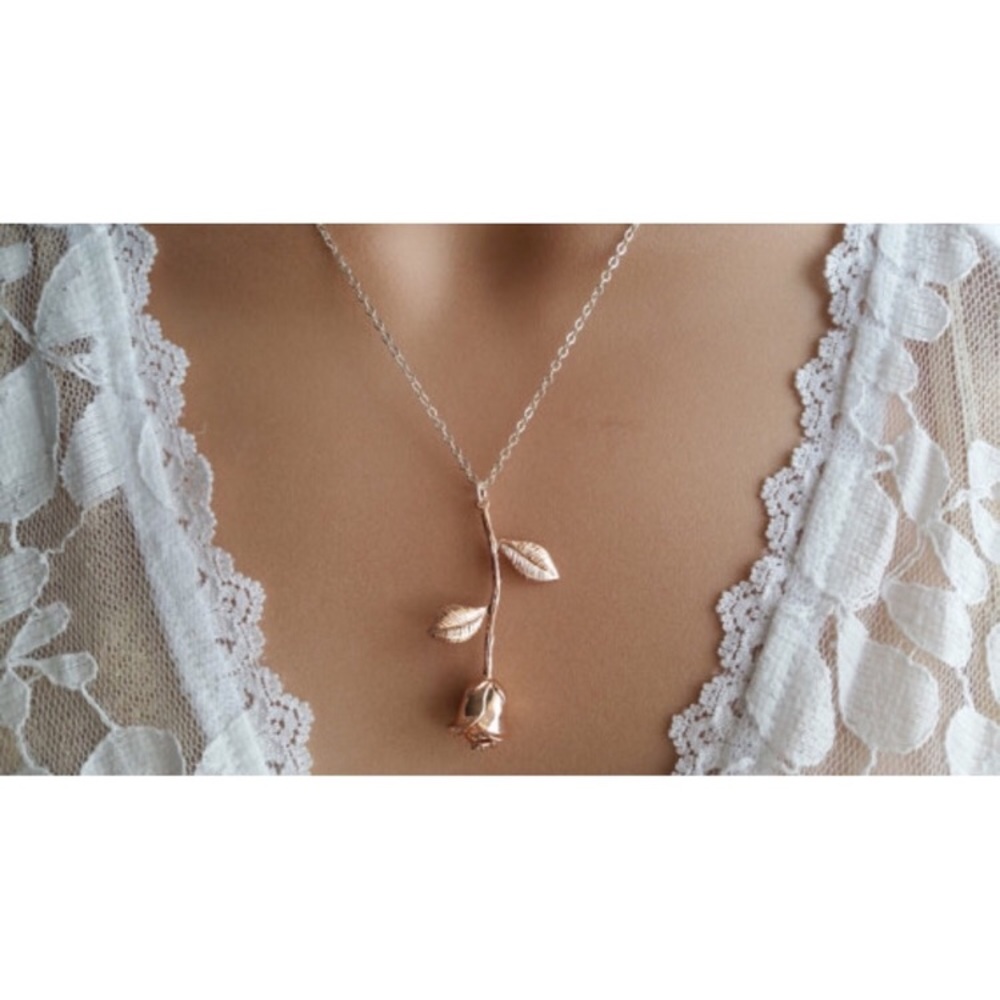 NWT ROSE GOLD or SILVER🌹Rose Pendant Necklace✨