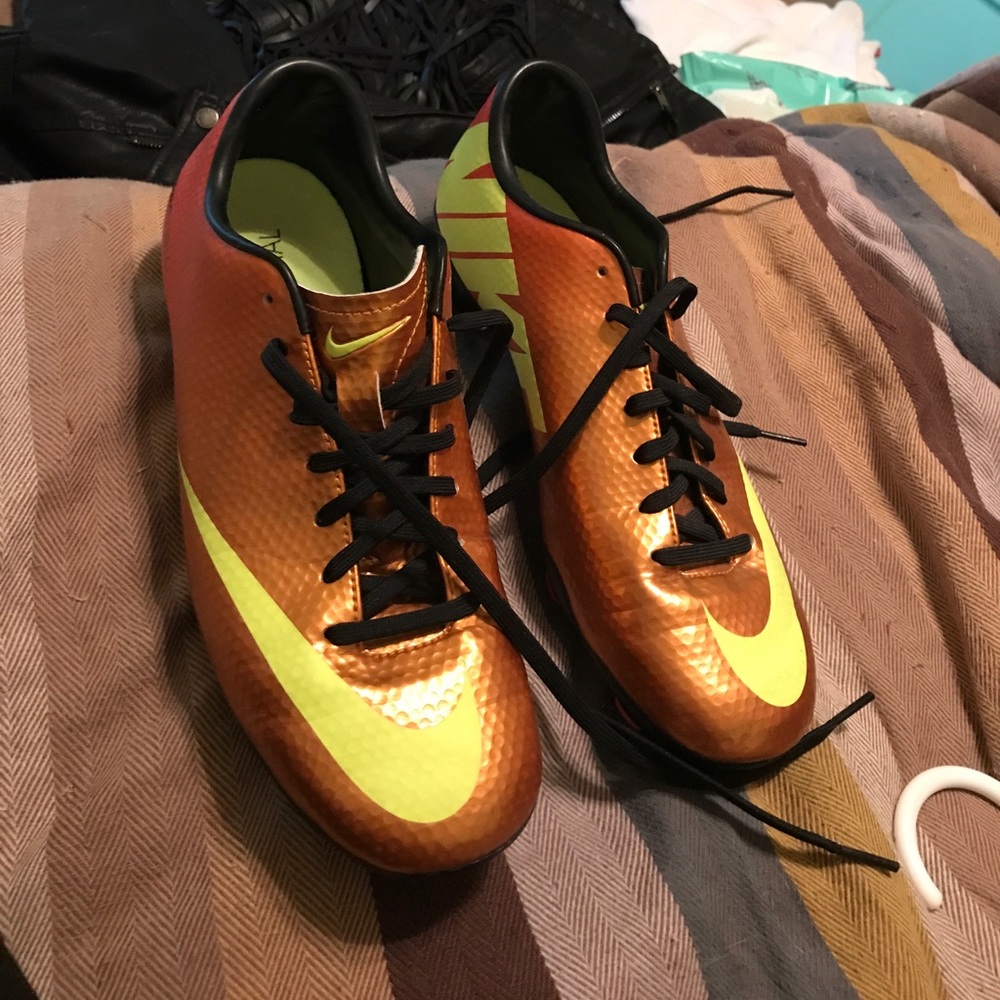 Soccer cleats