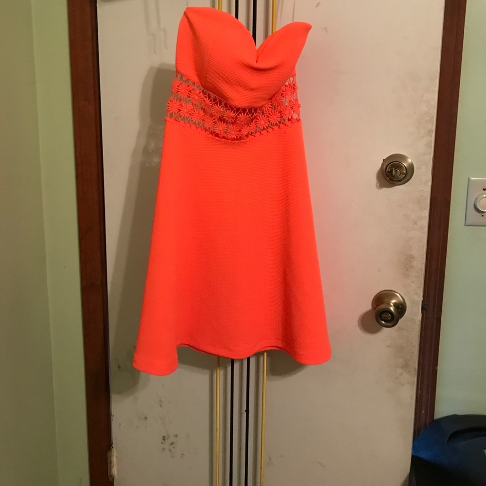 Dress - Picture 2 of 4