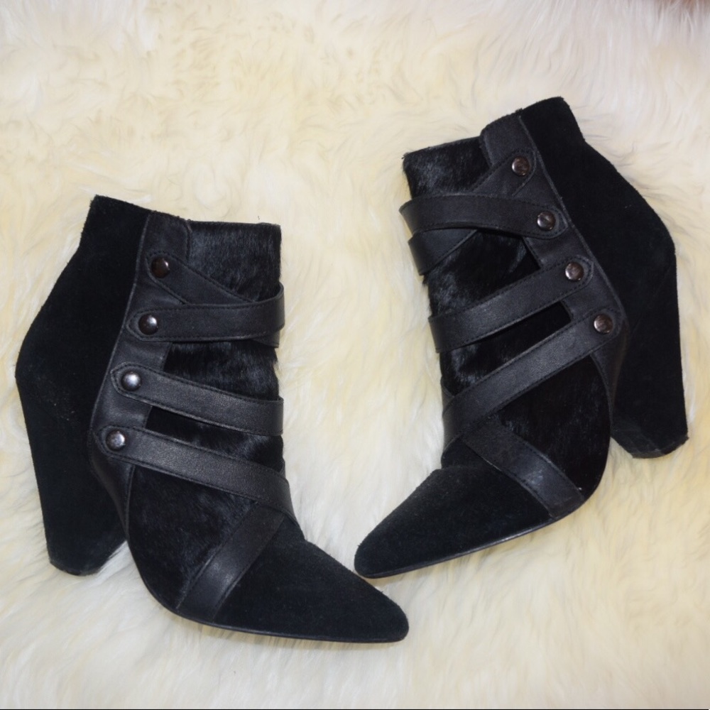 Steve Madden ‘Passivee’ Pointed Heeled Booties