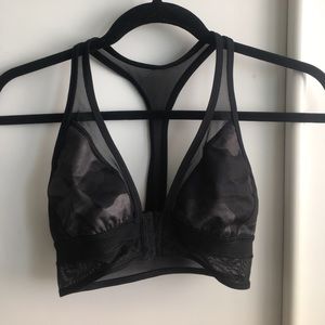 Lululemon sports bra worn a few times. Size 2.