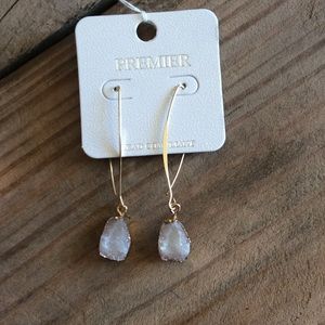 New Gold dangle earrings 💋 New Gold dangle earrings 💋
