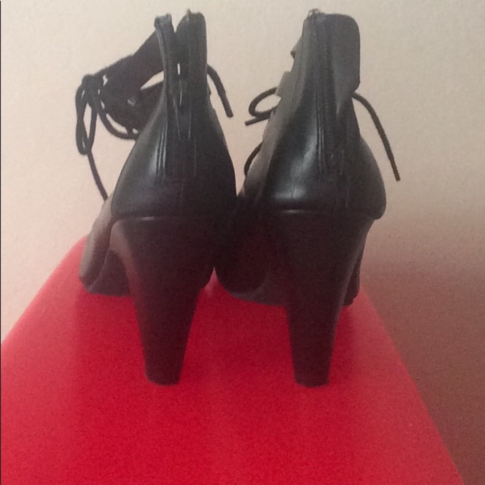 shoes - Picture 3 of 3