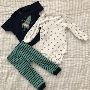 Carter's 12 mo 3 piece rocket set 🚀