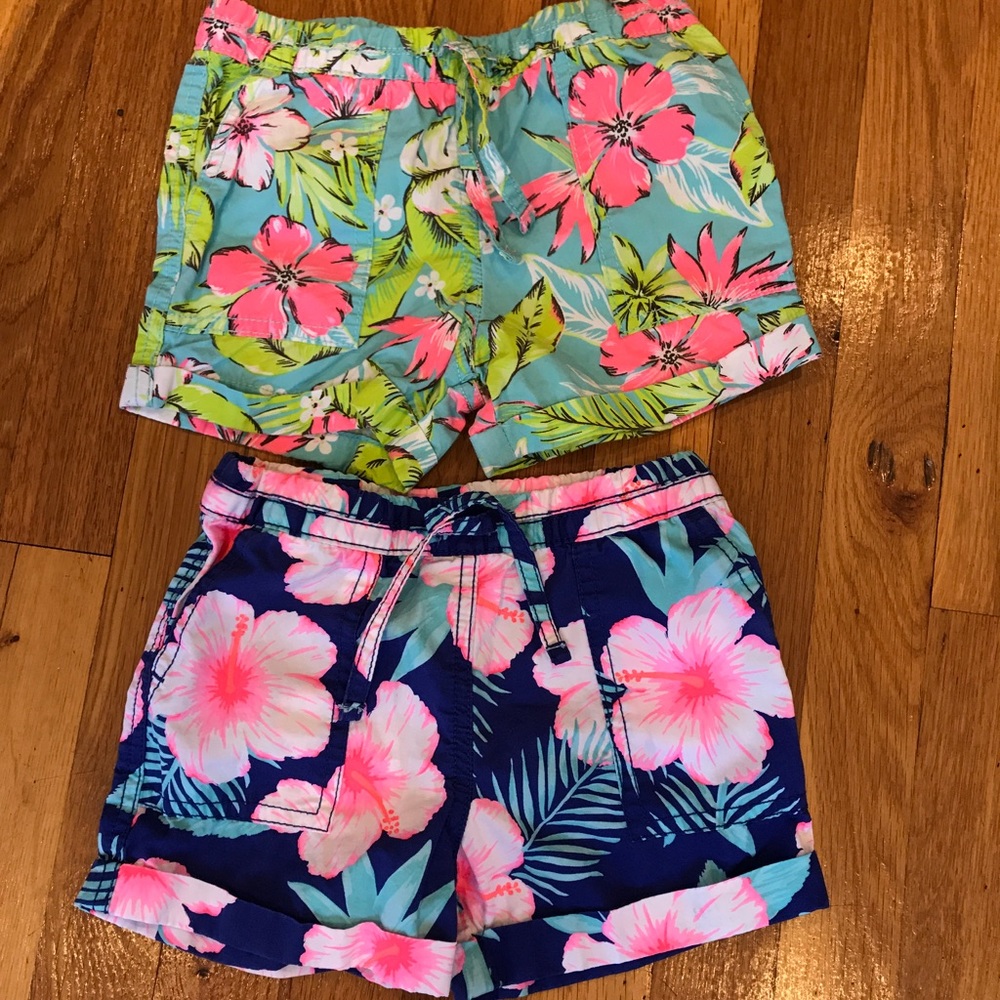 Pair of floral shorts from Carter's. Size 5T