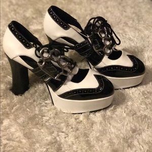 Brass knuckle wing tipped platform heels