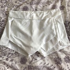 White envelope skirt, size large