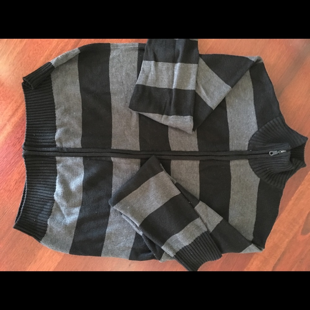 Men zip up sweater