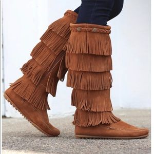 Minnetonka 5 layer fringe  boots