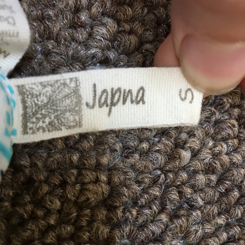 Cute blouse - Picture 3 of 3