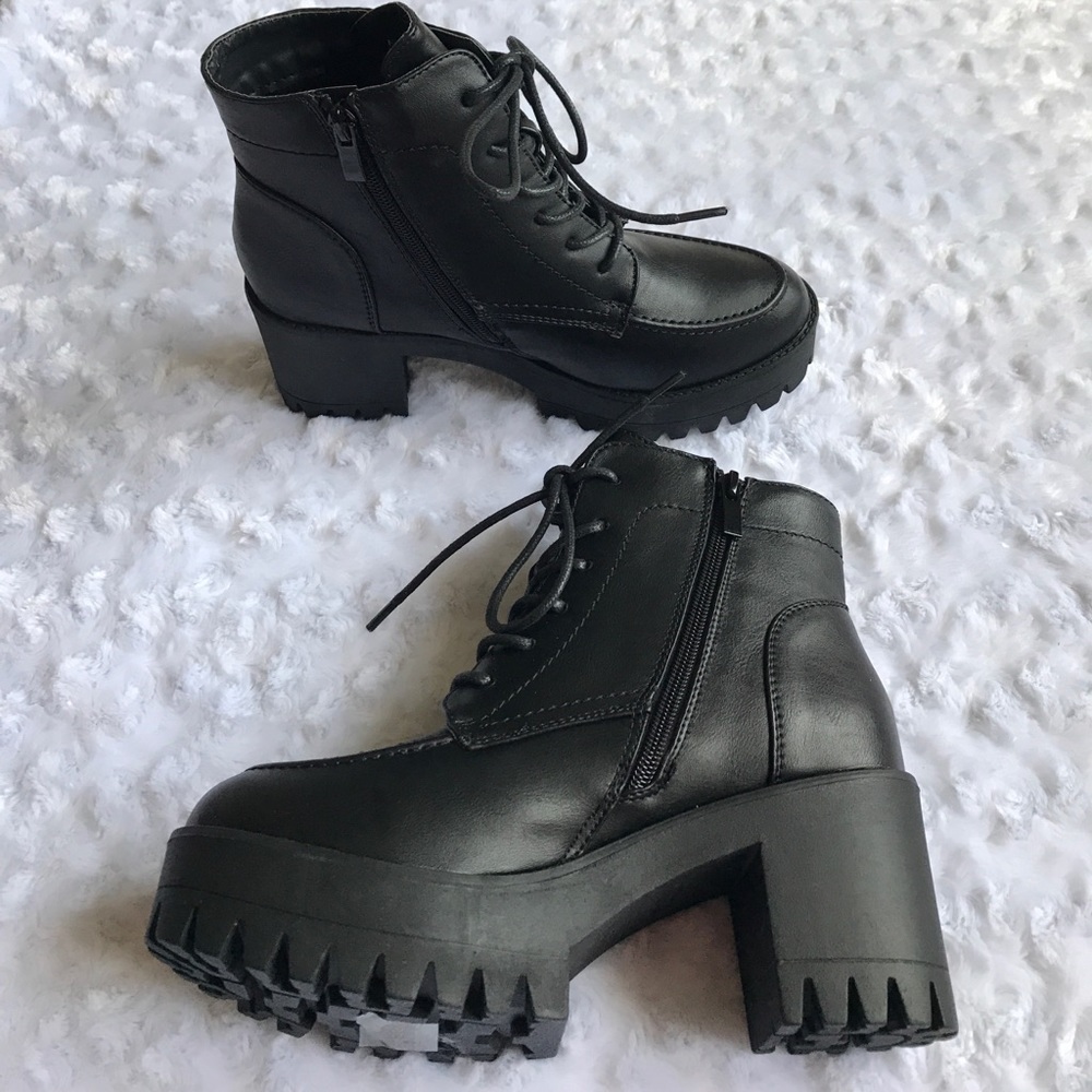 New| BLACK CHUNKY RUGGED LACE UP BOOTS - Picture 2 of 6
