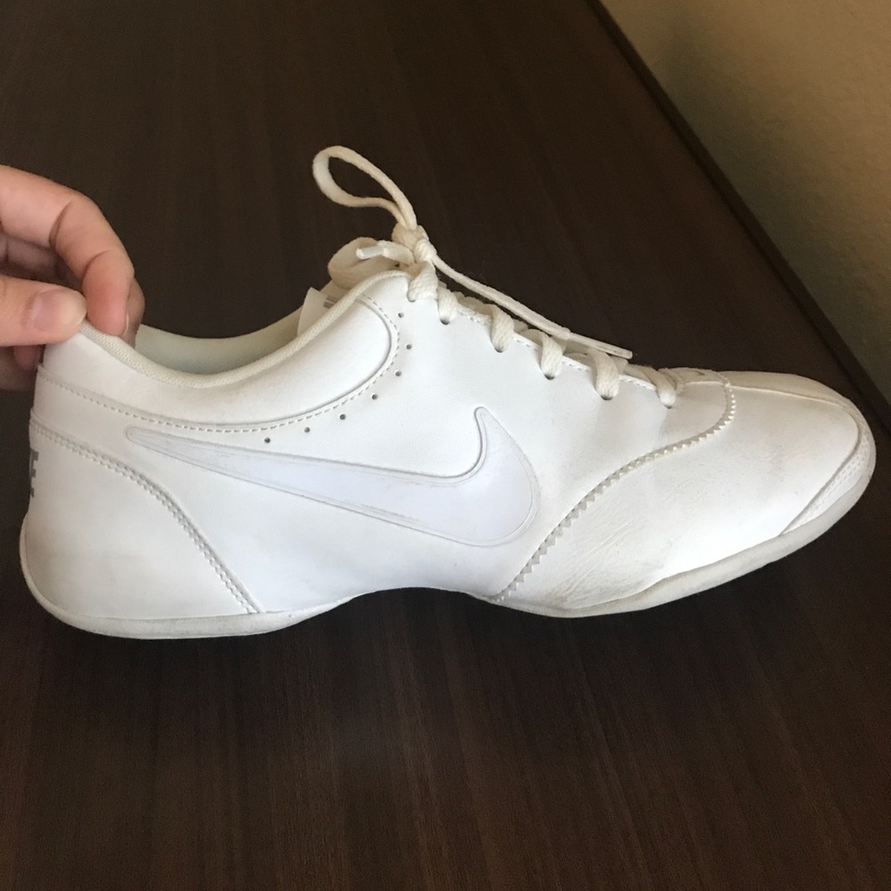 Nike cheerleading / dance sneakers! White size 9