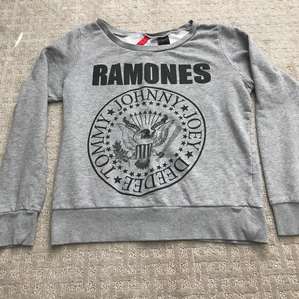H&M ramones gray and black sweatshirt.