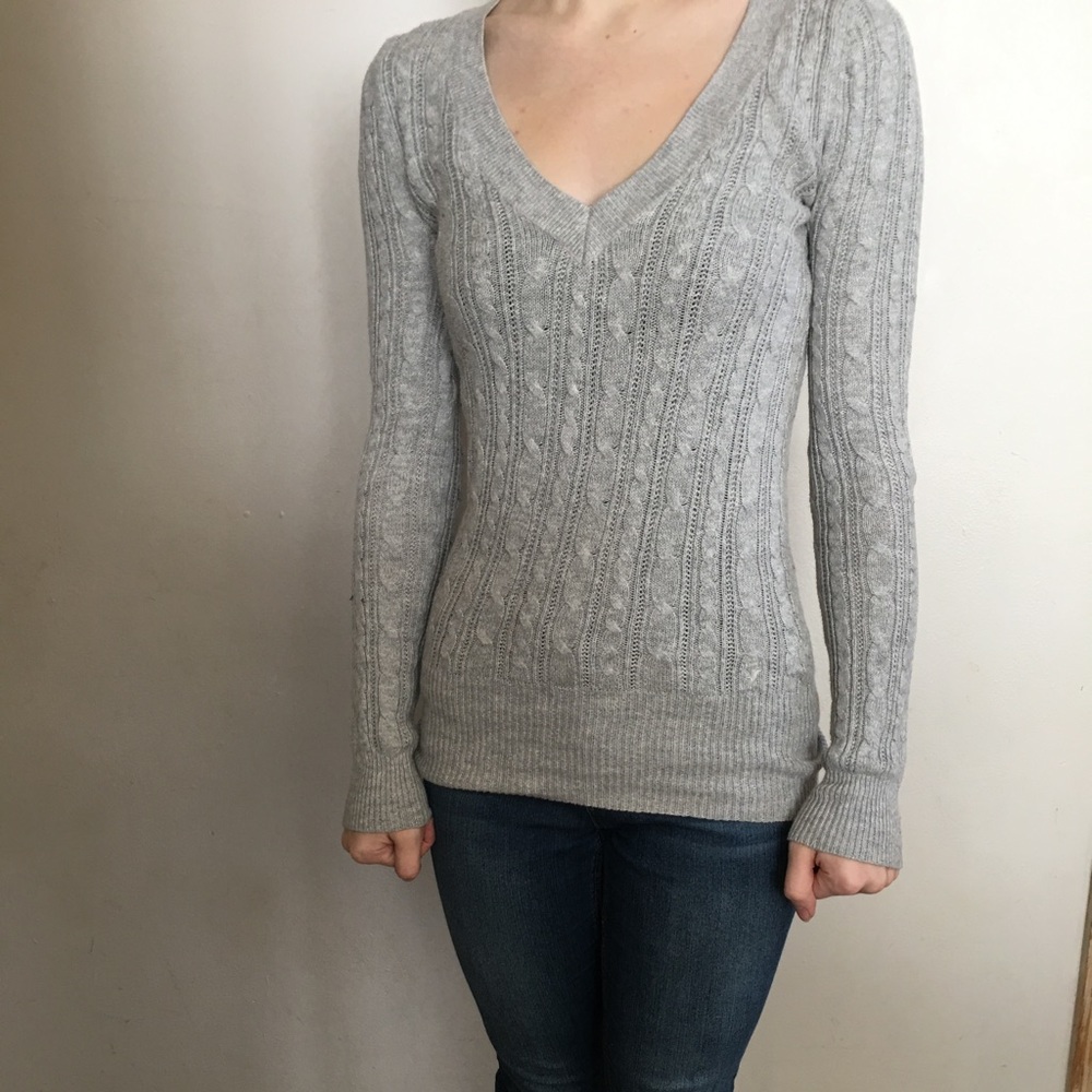 American Eagle grey sweater