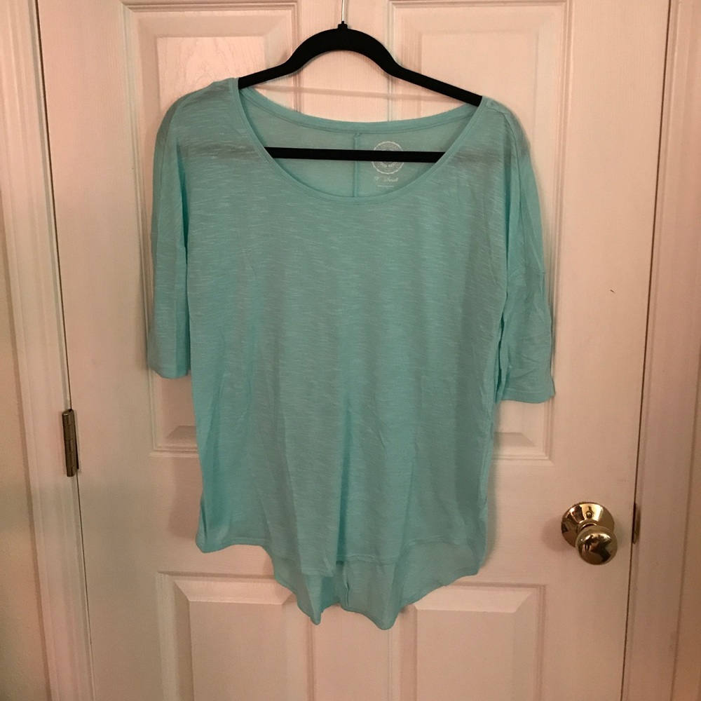 3/4 sleeve flowy t-shirt.