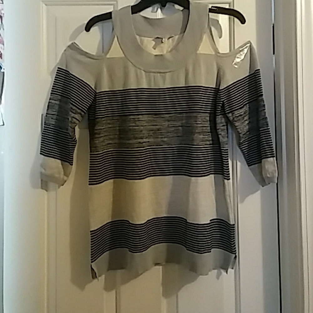 Lightweight sweater