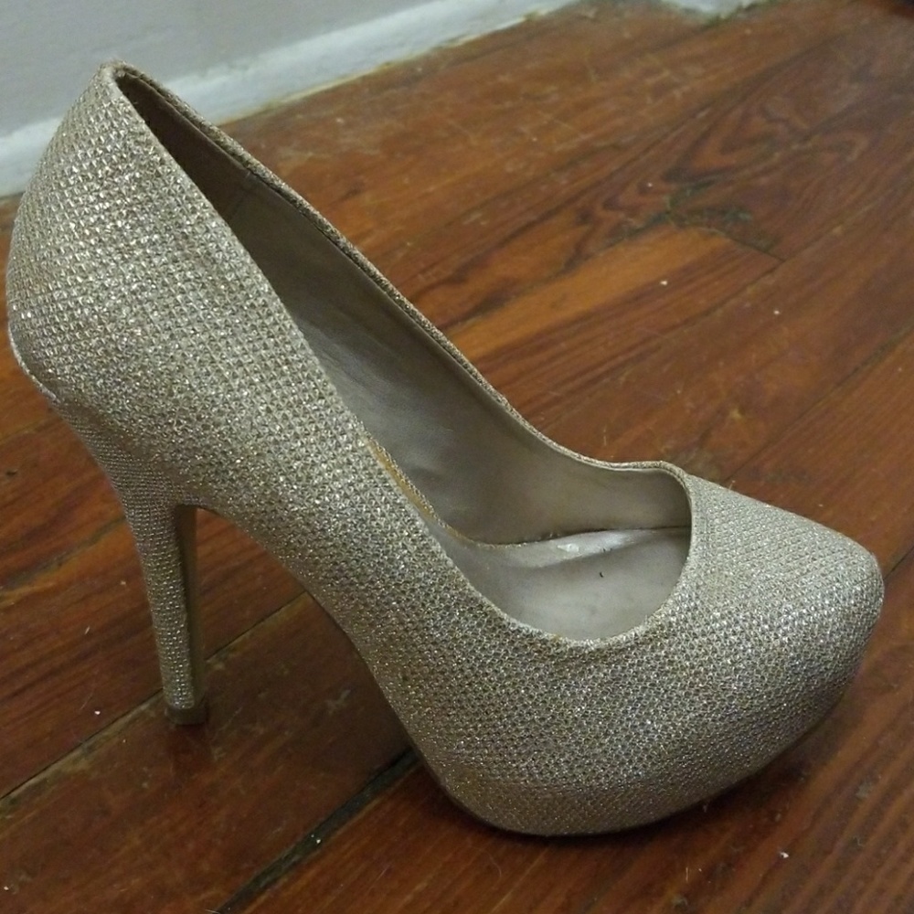 Glitter pumps