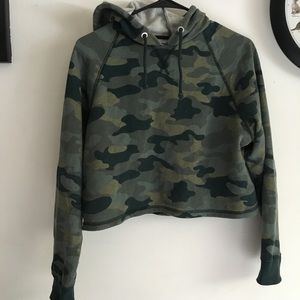 Camo Cropped Hoodie