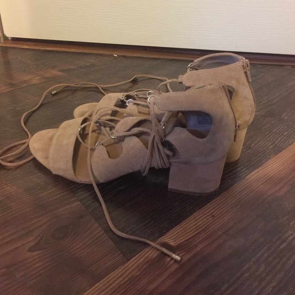 Heels - Picture 3 of 3