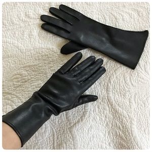 Vintage vinyl pleather, vegan leather black gloves Vintage vinyl pleather, vegan leather black gloves