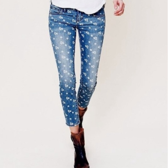 Free People Denim - Free People Ditsy Floral Print Cropped Jeans