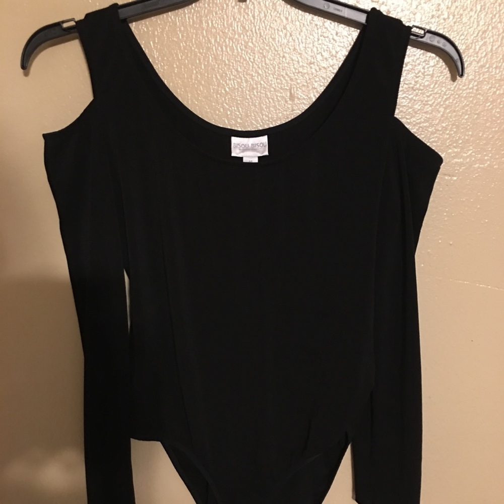 Black cold shoulder body suit!