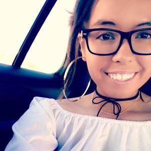 Meet your Posher, Evelia