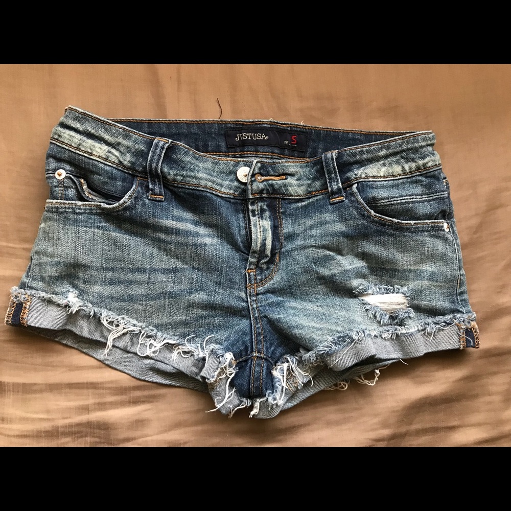 Ripped styled short shorts
